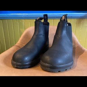 black Blundstone boots leather